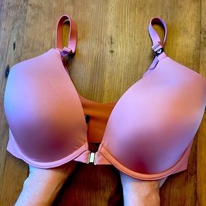 34DDD Front closure VS blush bra